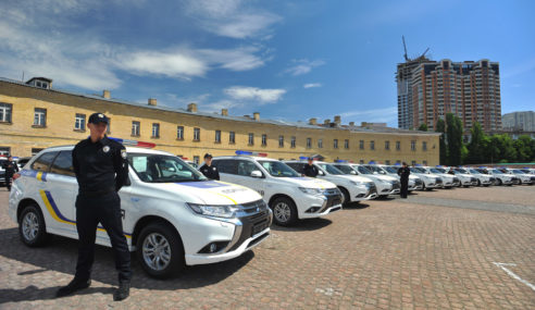 Mitsubishi Motors entrega 635 Outlander PHEV a la policia Ucraniana