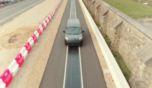 Renault trabaja en un proyecto de carga de vehículos eléctricos en movimiento