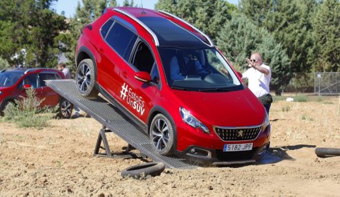 SUV Trophy by Peugeot con el Peugeot 5008