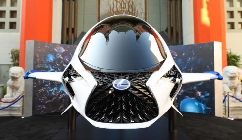 Lexus y Sky Jet en la Premier de Valerian y la Ciudad de los mil planetas