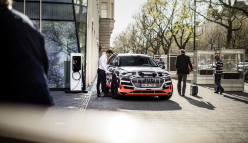 AUDI conecta el coche eléctrico con tu casa