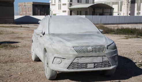 SEAT Arona escultura de 15 toneladas de cemento – Vídeo