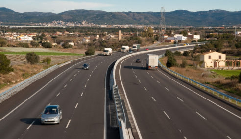 Menos velocidad, muchas más vidas en la carretera. Mejor, más despacio. DGT