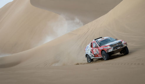 Cristina Gutiérrez vuela sobre las dunas del Dakar