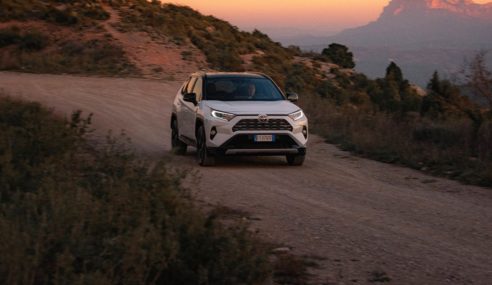 El nuevo Toyota RAV4 Hybrid incorpora el sistema de aviso acústico AVAS