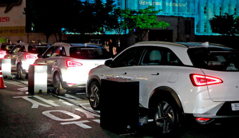 Hyundai Nexo iluminan la Biblioteca Metropolitana en el Earth Day