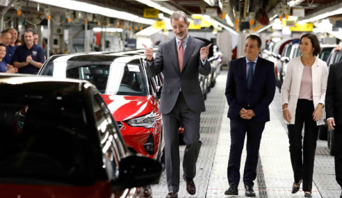 S.M. Felipe VI apuesta por las factorías españolas. Visita la de Opel en Figueruelas