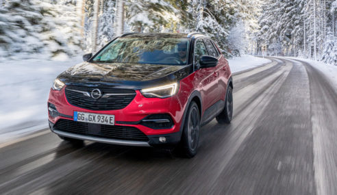 El Opel Grandland X incorpora luz azul