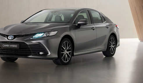 Toyota Camry Electric Hybrid 2021 ya está disponible