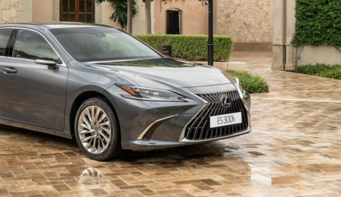 Lexus lanza al mercado la renovada gama ES 300h