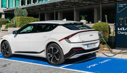 KIA regala con el EV6, 2 años de Charge Plus e Ionity Power y 1 año de recargas