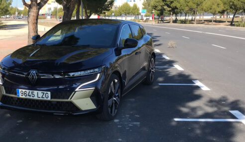 Prueba Renault Megane Iconic EV60 160kW duro rival en el segmento